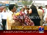 Geo News - Women Beating A Man On The Road - Faisalabad - by roothmens , Tv series hd videos