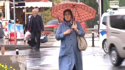 İstanbul'da Vatandaşlar Yağmura Hazırlıksız Yakalandı