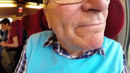 Un papy filme toutes ses vacances avec une GoPro...à l'envers !