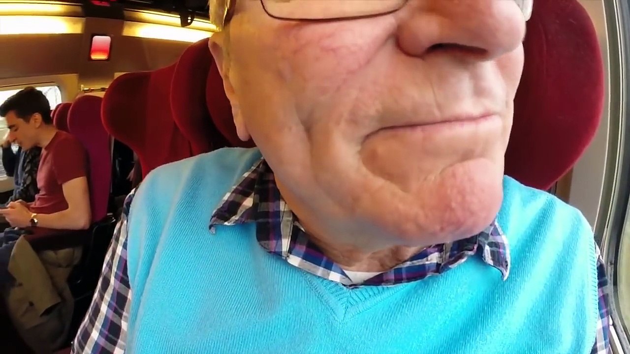 Un papy filme toutes ses vacances avec une GoPro...à l'envers !