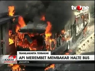Bus dan Halte Transjakarta di Salemba Terbakar