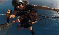 Yamaç paraşütüyle atlayan tatilcilerin zor anları
