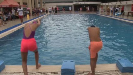 Ataşehir'de Çocuklar Hem Yüzdü, Hem Eğlendi