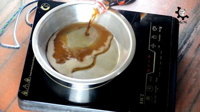 Shocking Experiment_What Happens When You Boil Coca Cola