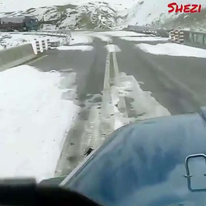 Road to Khunjerav Pass