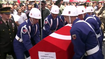 Şehit Uzman Çavuş Yılmaz, son yolcuğuna uğurlandı (2) - DİYARBAKIR