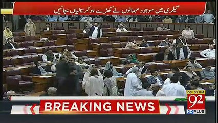 Female News Anchor Telling About Body Language Of Imran Khan In Assembly