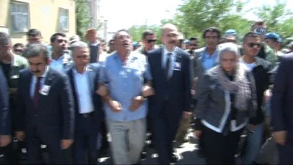 Şehit babasını Süleyman Soylu yalnız bırakmadı