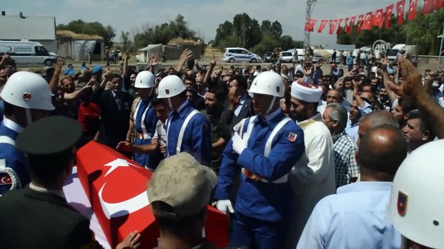 Şehit Uzman Çavuş Doğan, son yolculuğuna uğurlandı (2) - AĞRI