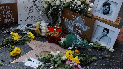 Aretha Franklin, il tributo dei fan da Hollywood e Detroit