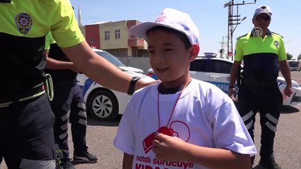Çocuklardan hatalı sürücülere 'kırmızı düdüklü' uyarı - ŞANLIURFA