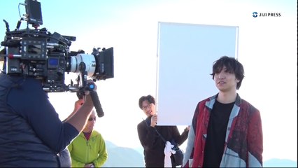 三浦大知、標高2800メートルの山頂でパフォーマンス