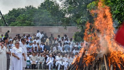 அரசு மரியாதையுடன் வாஜ்பாயாய் உடல் தகனம் செய்யப்பட்டது