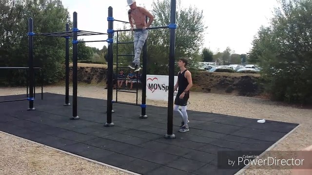 La Province - Démonstration de street workout de Kallos Boterdael lors de l'inauguration de l'aire fitness du Grand Large à Mons