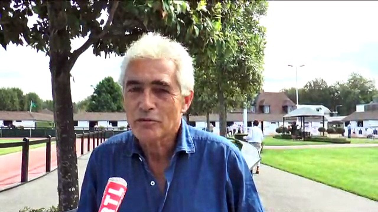 Eric Hoyeau, le président d'Arqana, organise une vente de Yearlings à Deauville