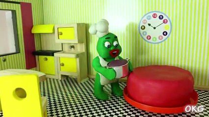 Superhero Helps Green Baby with Gumball Machine - Play Doh & Clay Stop Motion Kids Animations