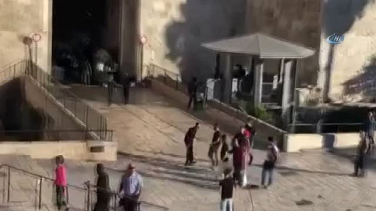 İsrail Askerleri Mescid-i Aksa Önünde Bir Filistinliyi Öldürdü- İsrail Askerleri Mescid-i Aksa'nın...