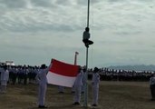 Indonesian Schoolboy Climbs Flagpole to Fix Rope on Independence Day