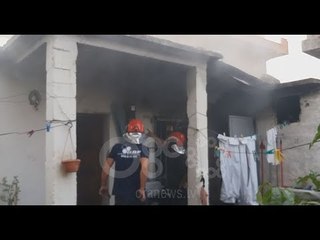 Ora News - Shkëndija elektrike shkrumbon banesën në Fier