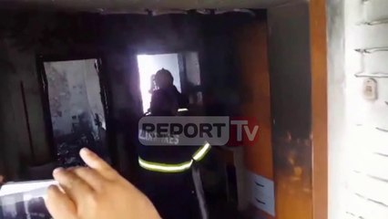 Report Tv- 2 zjarre në Fier dhe Mallakastër, zjarrfikësit shuajnë flakët