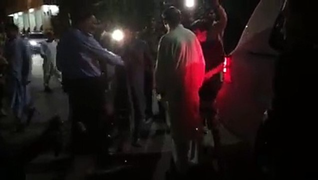 PTI Workers Ne Ayaz Sadiq Ko Gher Lia.