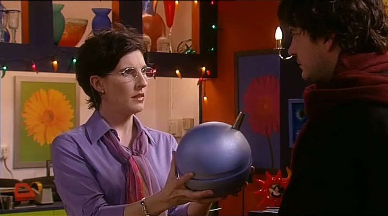 Black Books - S01E01