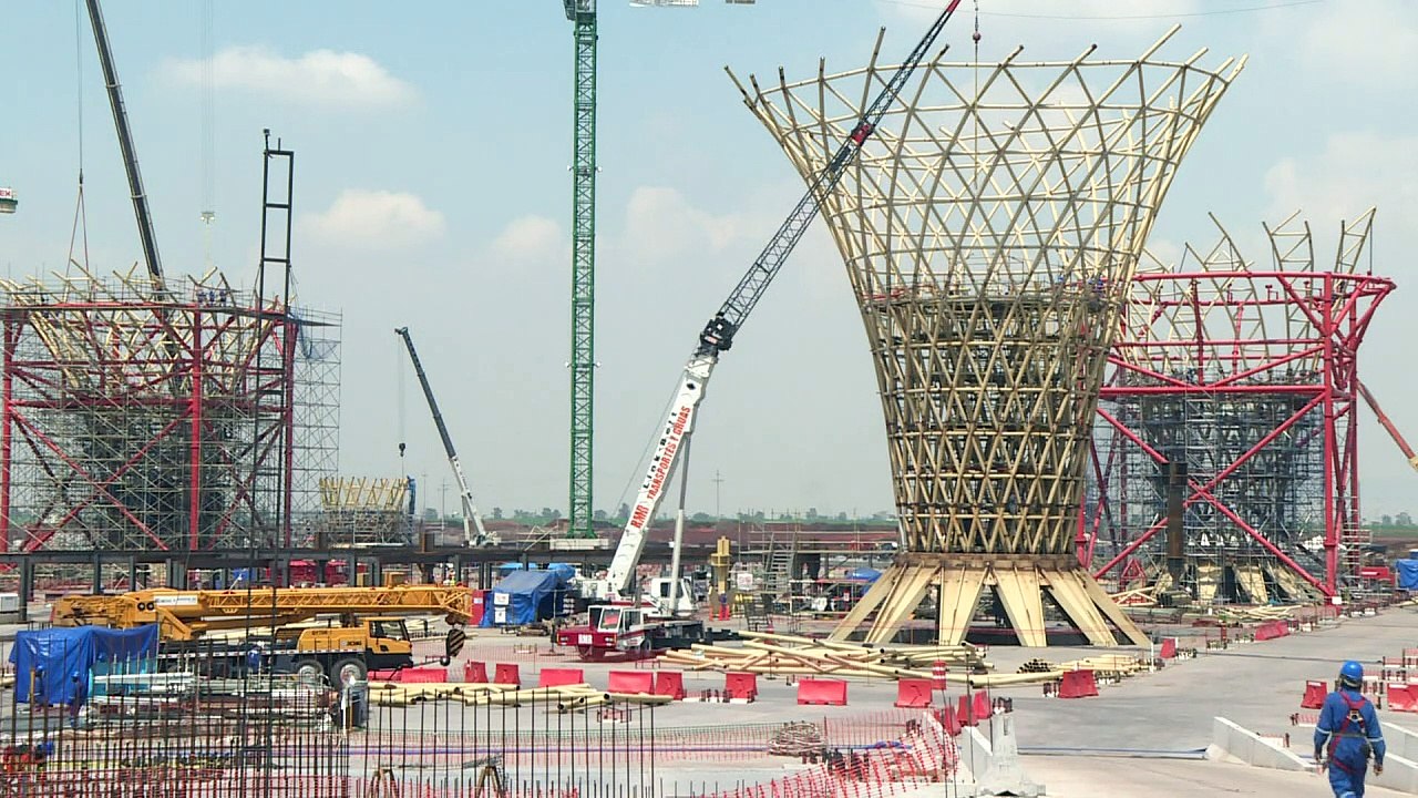 AMLO propone consulta popular sobre nuevo aeropuerto de México
