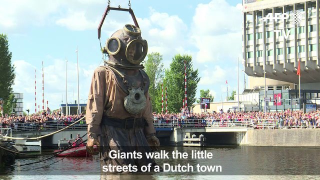 The Giants puppets of Royal de Luxe make their Dutch premiere