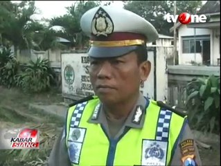 Video herunterladen: Polisi Gelar Olah TKP Kecelakaan Maut di Pasuruan