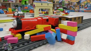 Thomas the Tank Engine | Shapes Learning with Wooden Toys | Halloween Episode | Thomas and