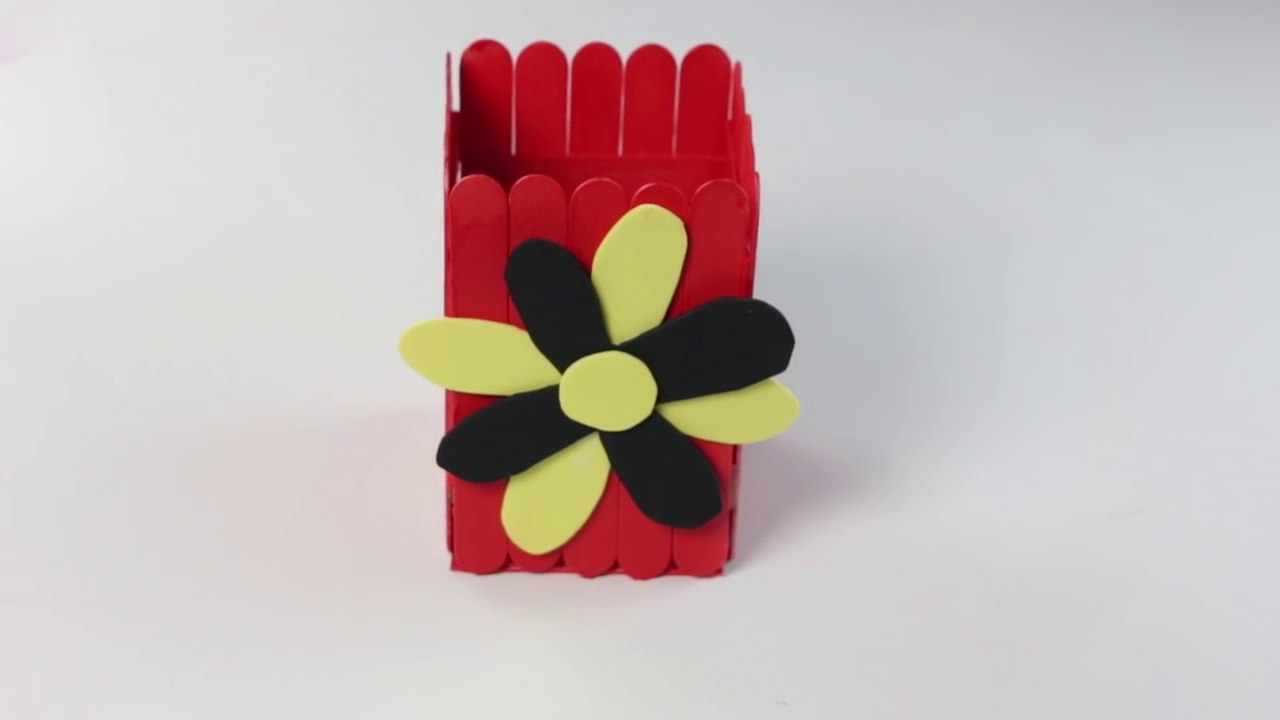 Como fazer uma caixa decorativa com palitos de picolé