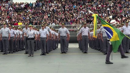Bolsonaro participa de formatura de sargentos da PM