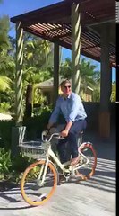 When Desroches Island is your office, there is no such thing as 'Monday Blues'! Just ask Senior General Manager, Edward Linsley to tell you all about his mornin