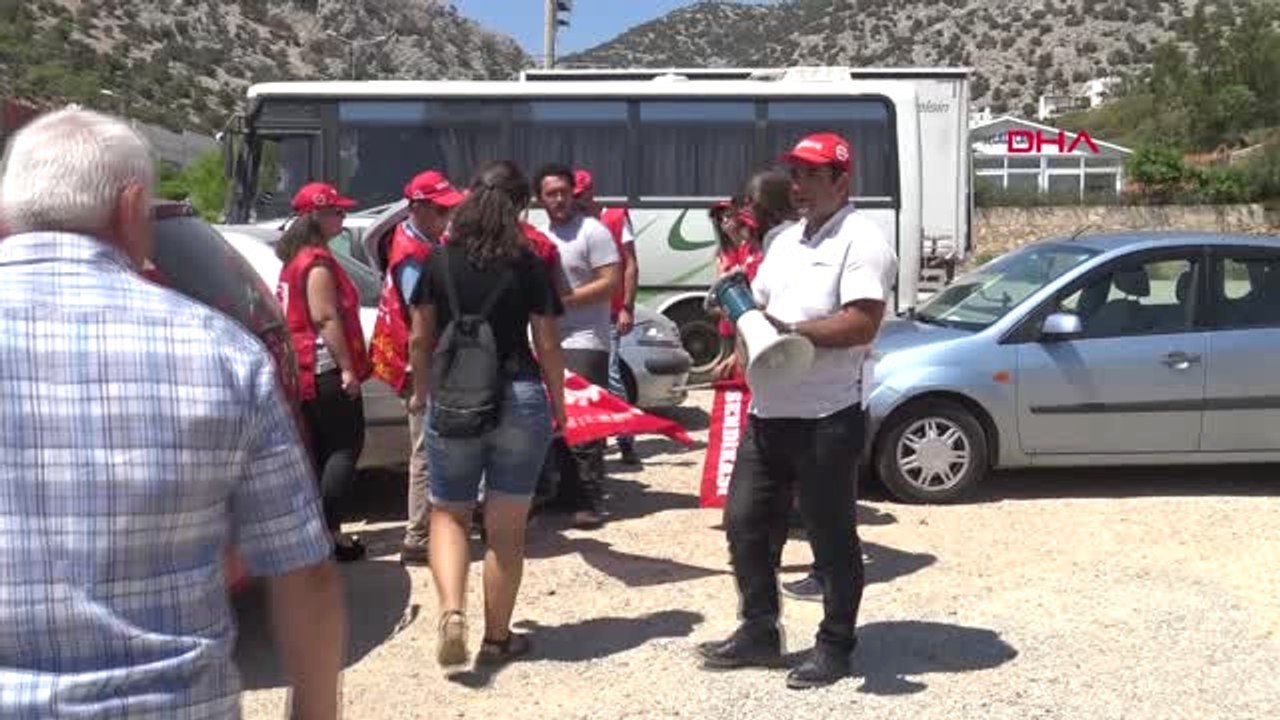 Muğla İşten Çıkartılan Muayene İstasyonu Çalışanlarından Protesto Hd