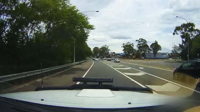 Magie : une voiture disparait dans un nuage de fumée