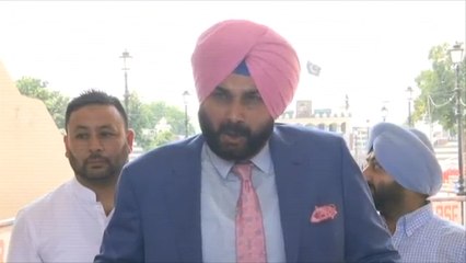 Navjot Singh पहुंचे Islamabad, Imran Khan की Oath Ceremony में लेंगे हिस्सा | वनइंडिया हिंदी