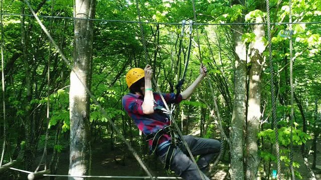 Adrenalin tutkunlarının adresi Kemerburgaz'daki Macera Parkı