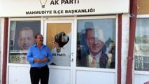 AK Parti binasına çirkin saldırı