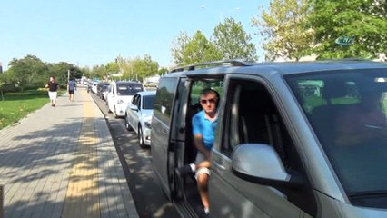 Tatilcilerin sıra çilesi...Yüzlerce araç sıra bekliyor