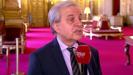 Et le seul sénateur qui refuse de partir en vacances est...