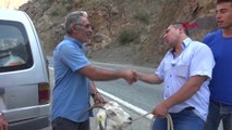 Artvin Çoruh Nehri'ni Kurbanlık Keçi ile Bindiği İlkel Teleferikle Geçti