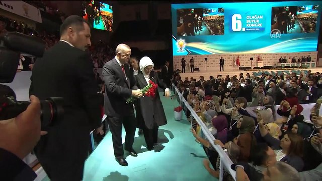 AK Parti 6. Olağan Büyük Kongresi - Erdoğan, 'Dönmem geri senin yolundan' şarkısıyla karşılandı - ANKARA