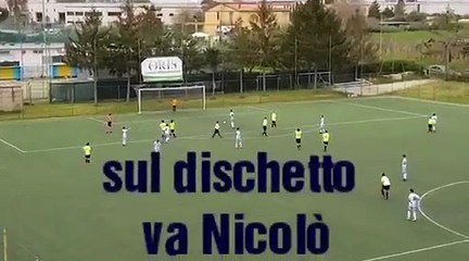 L'arbitro concede un rigore inesistente, il 13enne calcia fuori, questo è fair play!