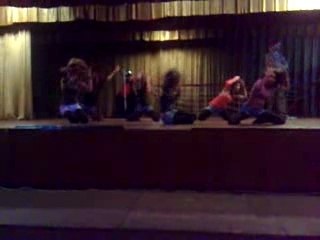 cheerleaders' dance