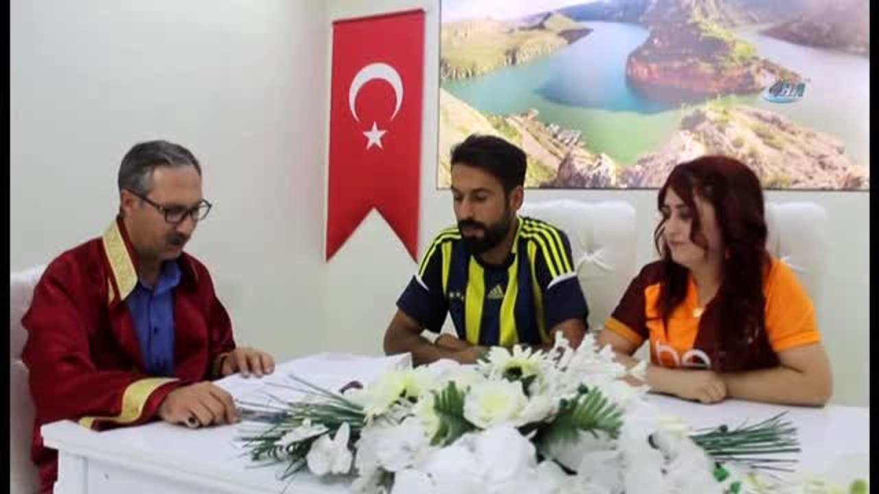 Ezeli Rakipler Nikahta Buluştu