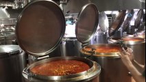 Hacılar İçin Mekke’de Her Gün 45 Bin Kişilik Sıcak Yemek Hazırlanıyor