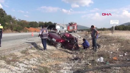 Kütahya Geri Geri Gelen Otomobile Tır Çarptı 2 Ölü, 4 Yaralı