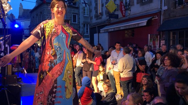 Succès pour le défilé haut en couleurs de Chabert 4