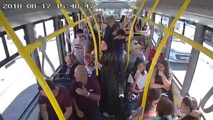 Otobüste Kalp Pili Durdu, Şoför Hastaneye Yetiştirdi