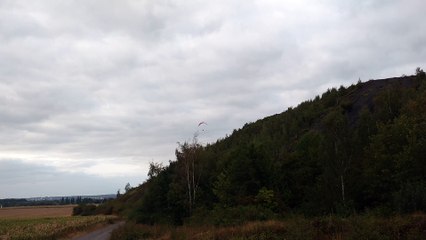 Hornu: un parapente s'écrase sur le terril